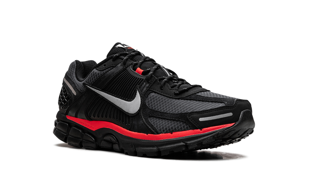 Zoom Vomero 5 "Black Metallic University Red" HV2527 002