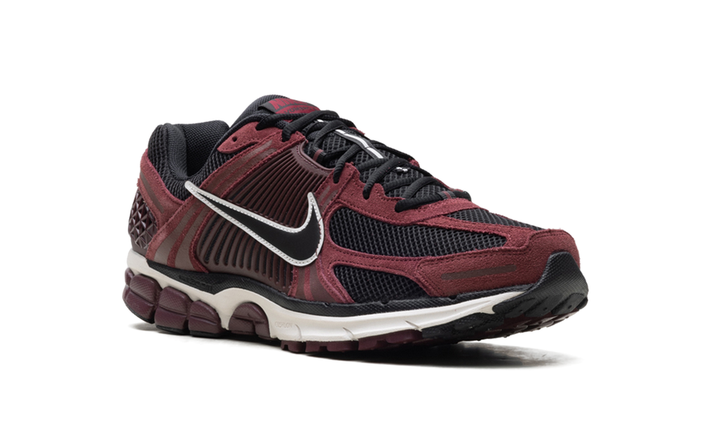 Zoom Vomero 5 "Dark Team Red" HF1553 601