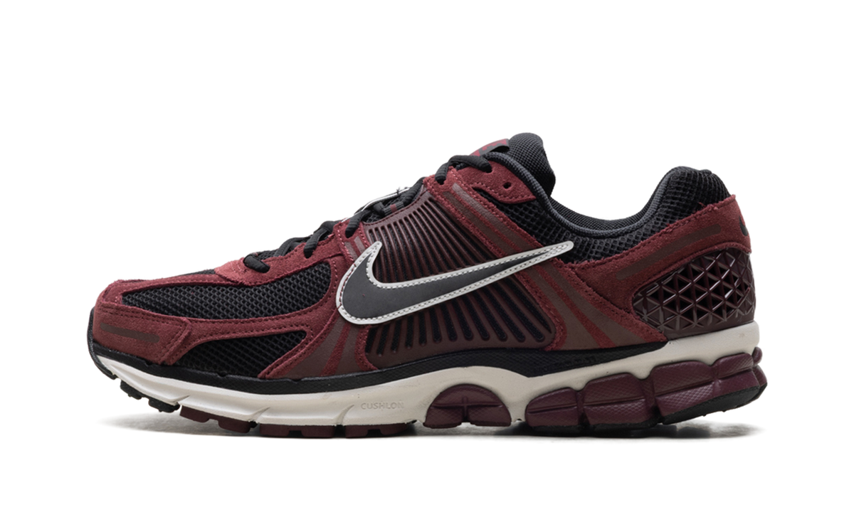 Zoom Vomero 5 "Dark Team Red" HF1553 601