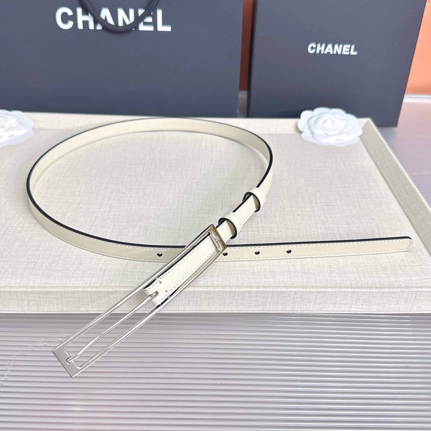 CC Métiers d’art 2026 1.5cm White Belt Leather 211432