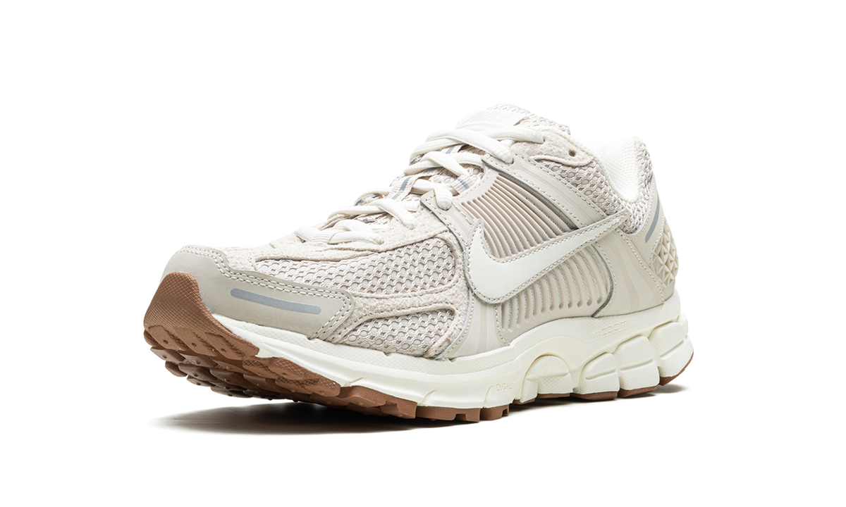 ZOOM VOMERO 5 WMNS "Light Orewood Brown" FZ3780 101