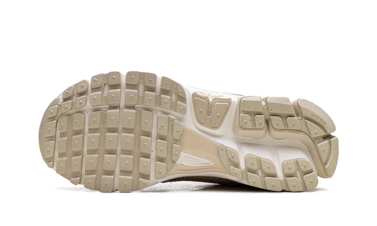 Zoom Vomero 5 WMNS "Beach Light Khaki" HQ0458 200