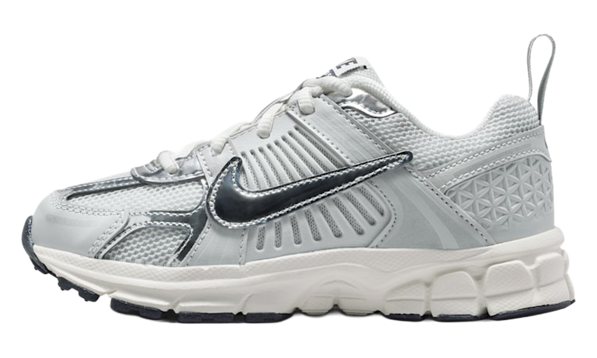 Vomero 5 PS "Photon Dust Gridiron Chrome" IR4587 001